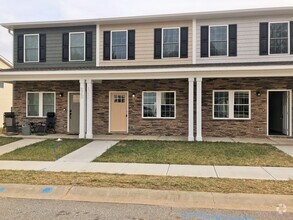 Building Photo - Beautiful 3BR Townhome in Hickory