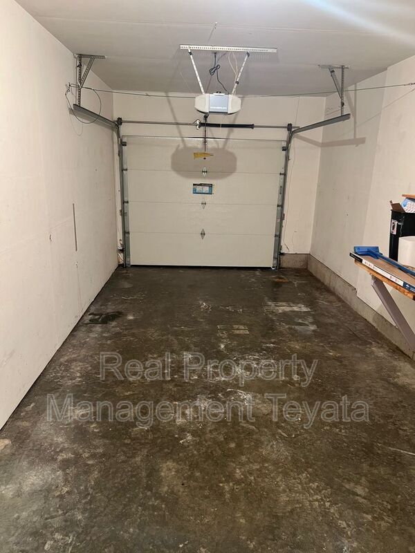 Building Photo - 902 S 22nd Ct