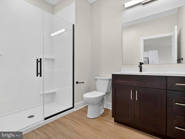 Building Photo - 624 Main St