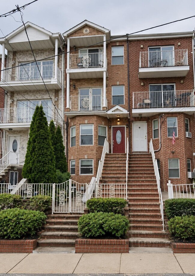 Building Photo - 33 Summit Ave