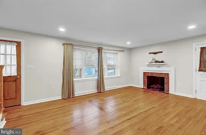 Building Photo - 212 Laurel Ave