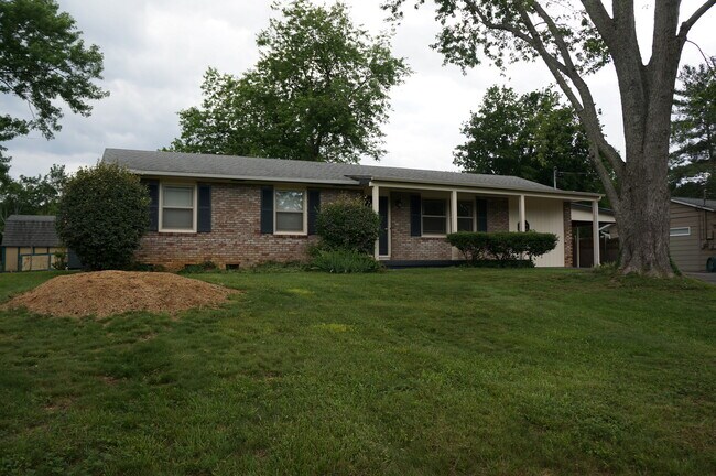 Building Photo - 749 Aeronca Rd NW