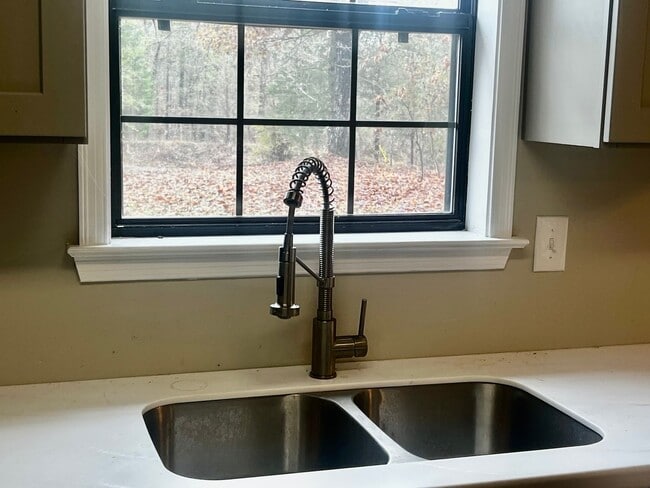 Building Photo - 95 Oakwood Dr