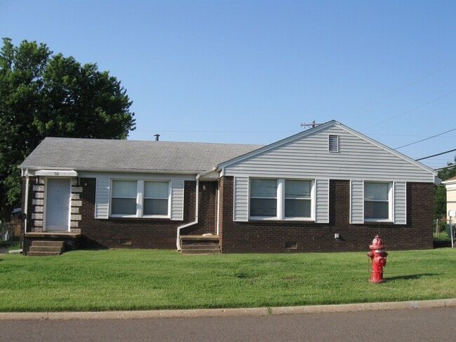 Building Photo - 526 E Harmon Dr