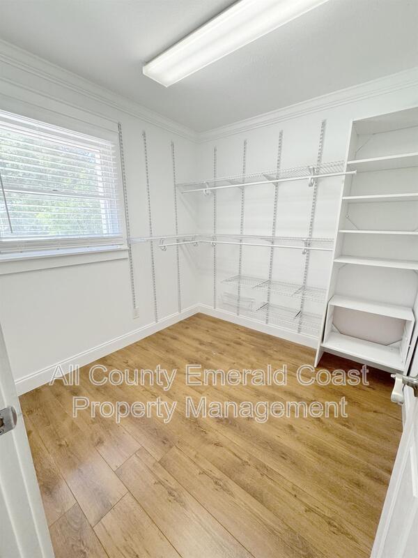 Building Photo - 847 Kell Aire Dr