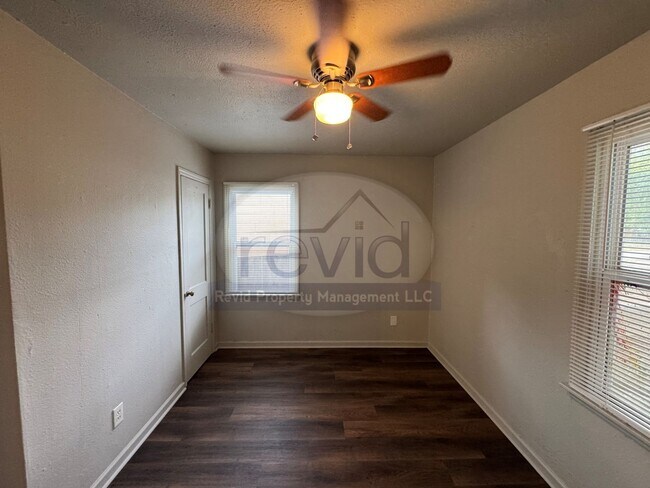 Building Photo - 1445 Luverne St