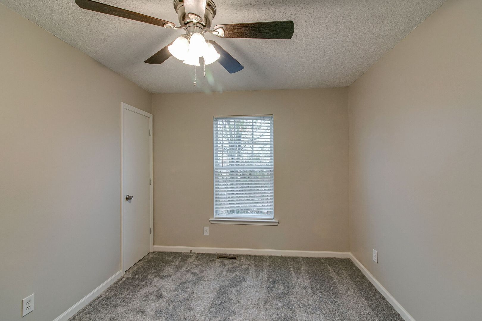 Building Photo - 1244 Parkway Pl