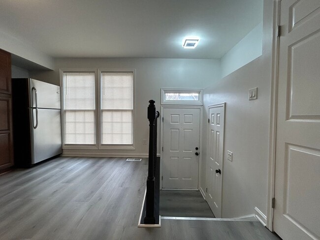 Building Photo - 658 Corsica Ave