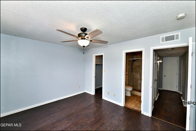 Building Photo - 11051 Rockdale St