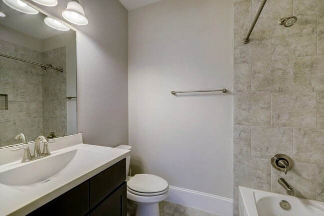 Building Photo - 726 N Shepherd Dr