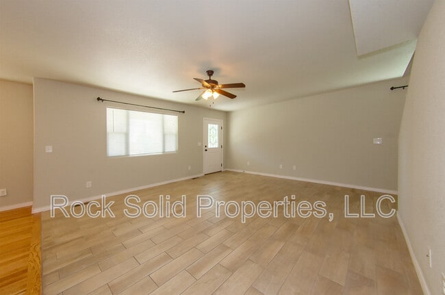 Building Photo - 1031 Old Town Ln