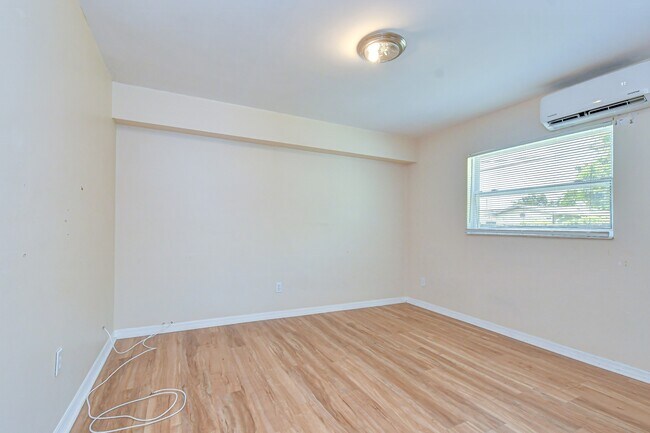 Building Photo - 5634 9th Ave N