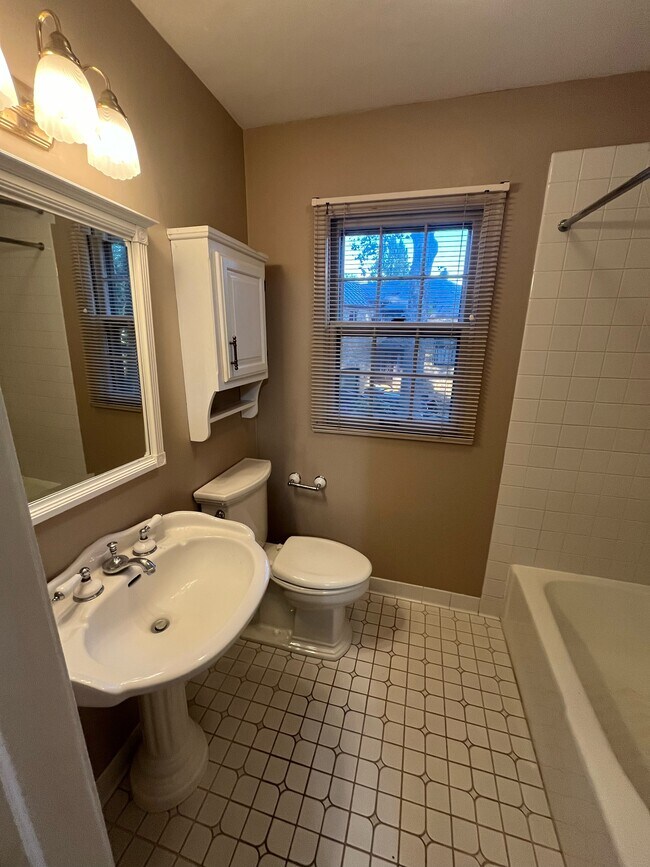 Building Photo - 101 E Westfield Blvd