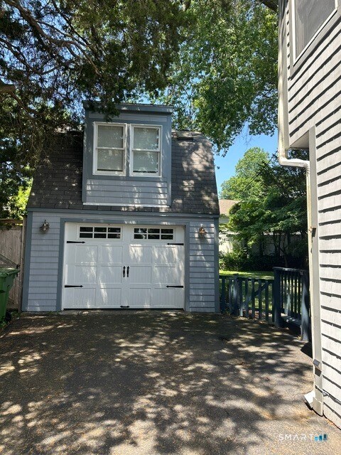 Building Photo - 914 S Pine Creek Rd