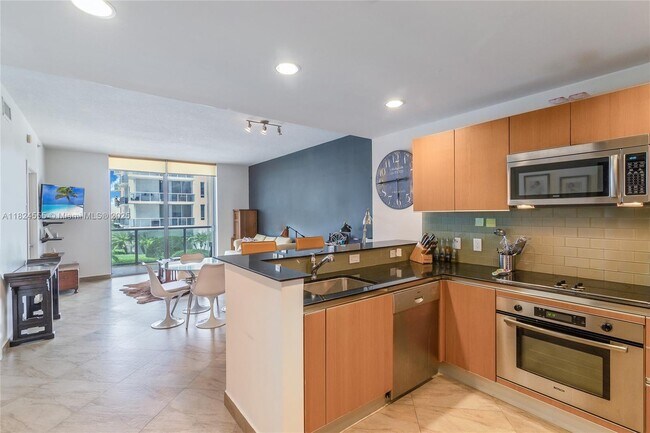 Building Photo - 1060 Brickell Ave