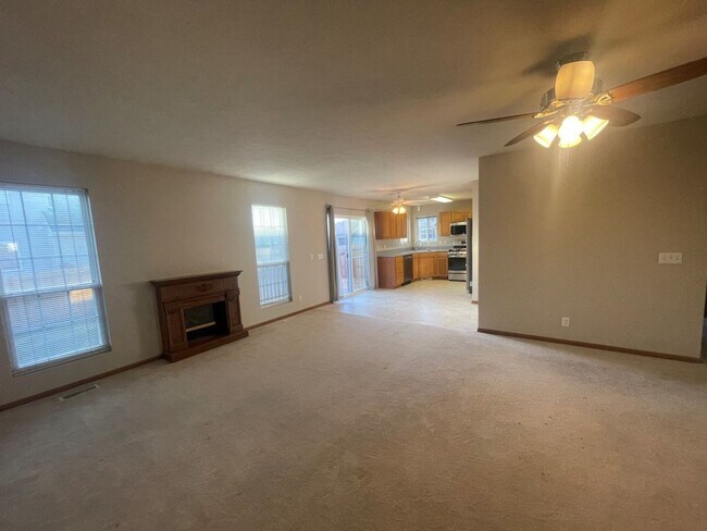 Building Photo - Home For Rent Bellevue.