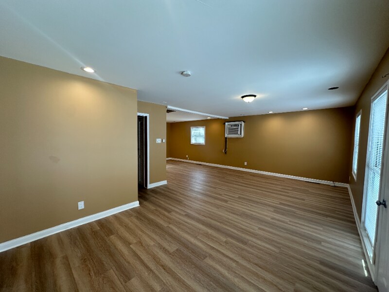 Building Photo - 1204 N 6th St