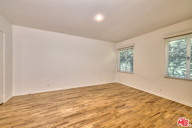 Building Photo - 221 S Carmelina Ave