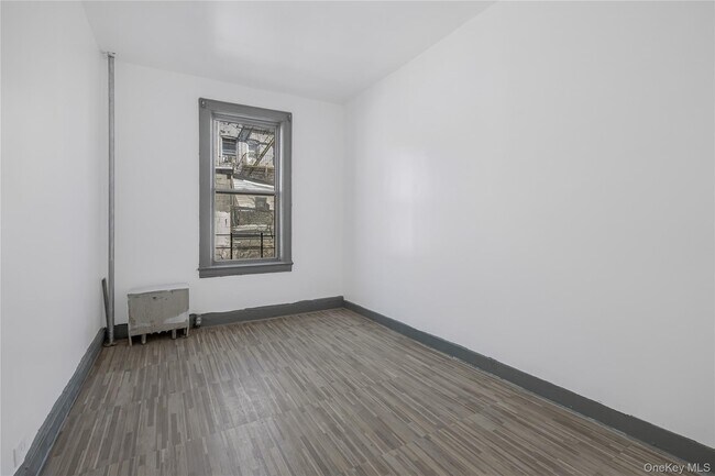 Building Photo - 1260 Evergreen Ave
