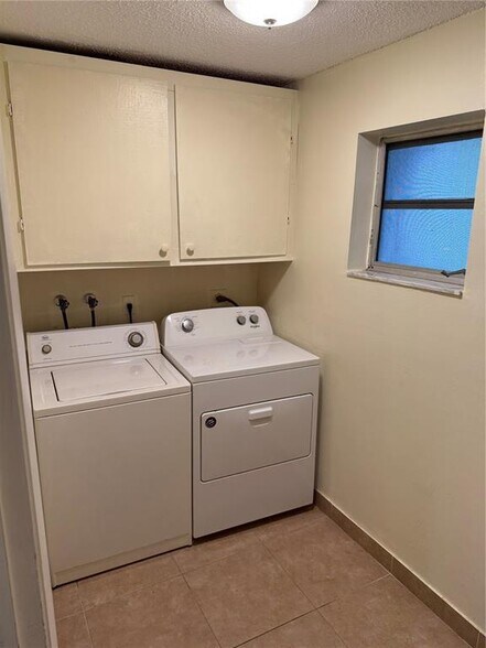 Building Photo - 2142 Nova Village Dr