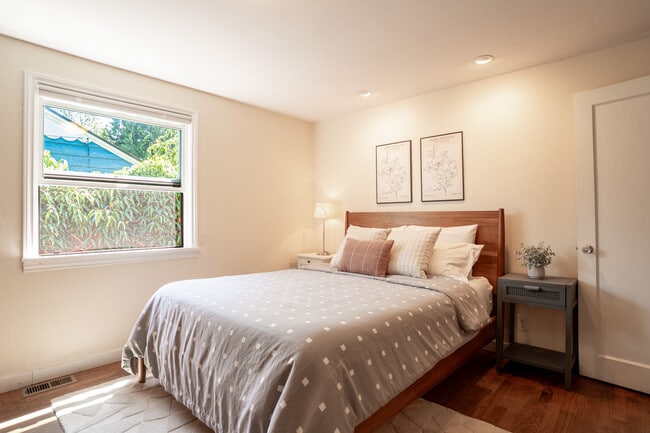 Building Photo - 4201 51st Ave S