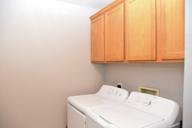 Building Photo - 3813 Oldenburg Ct