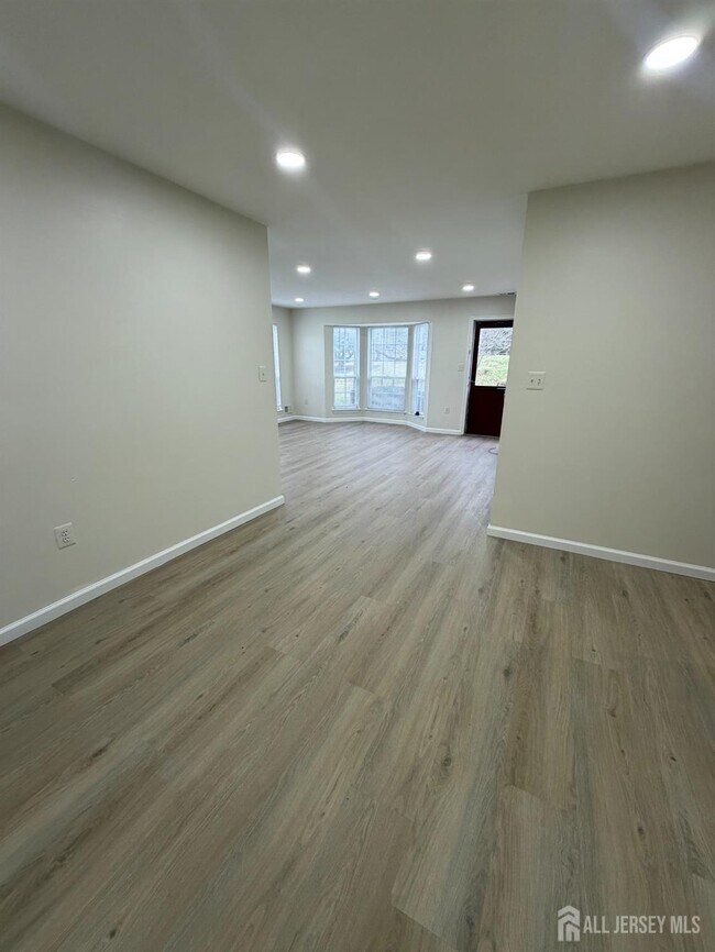 Building Photo - 32 Columbus Dr