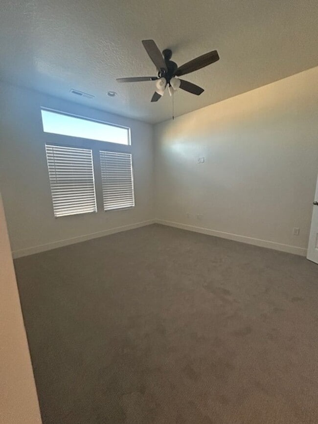 Building Photo - Move In Ready 4 Bedroom Home!