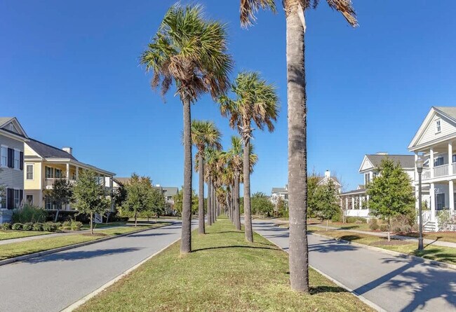 Building Photo - 321 Dogwood Cir