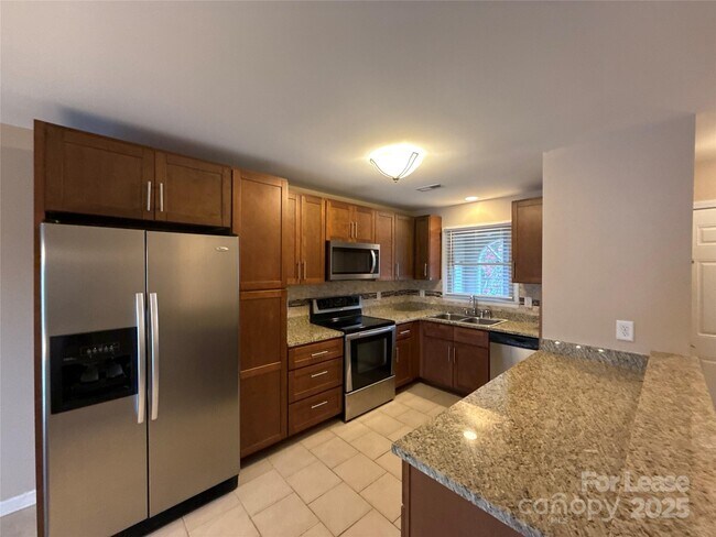 Building Photo - 9801 Emerald Point Dr