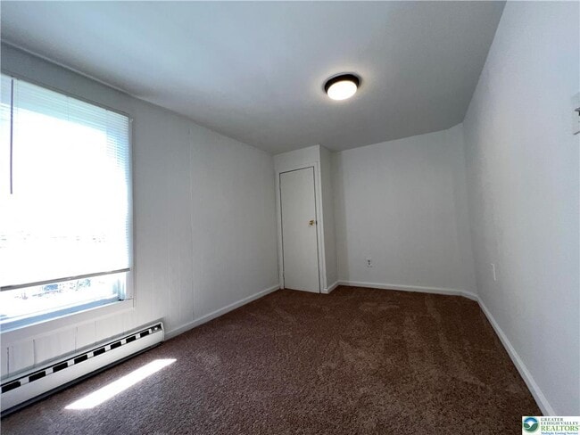 Building Photo - 313 Main St