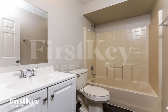 Building Photo - 3324 Sanborn Ln