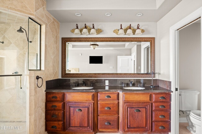 Building Photo - 6204 Pinehurst Dr