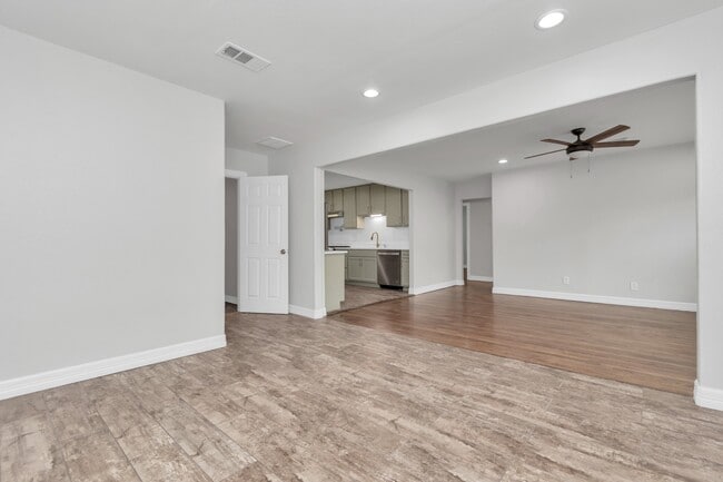 Building Photo - 1709 S Park