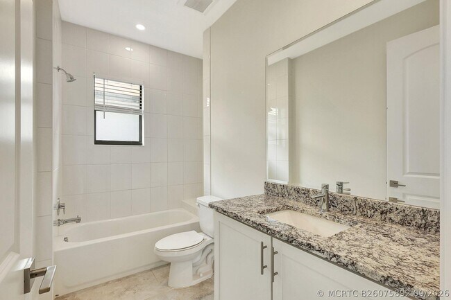 Building Photo - 3675 SW Magnolia Ridge Ln