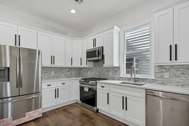 Building Photo - 208 Shippen St