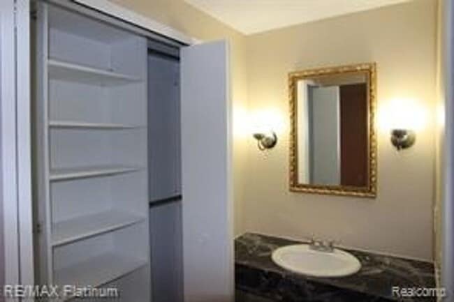 Building Photo - 5116 Prentis-