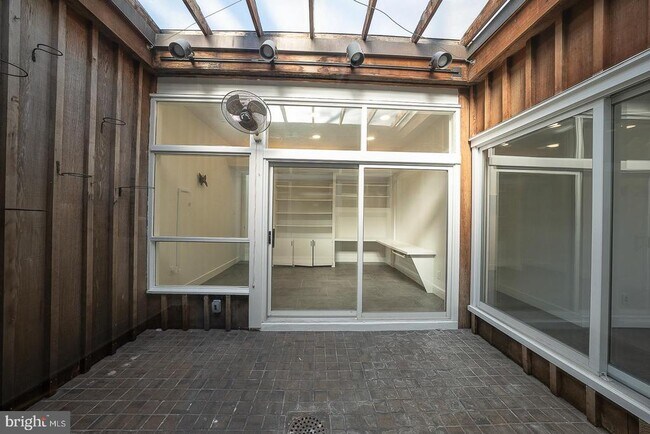 Building Photo - 39 Fairview Rd