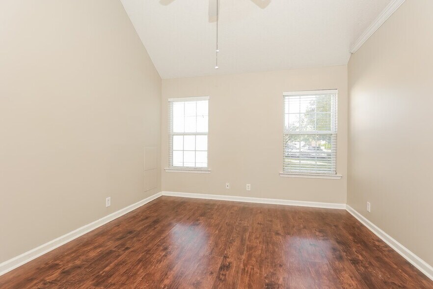 Building Photo - 3428 Hardwood Dr