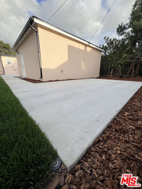 Building Photo - 15605 Berendo Ave