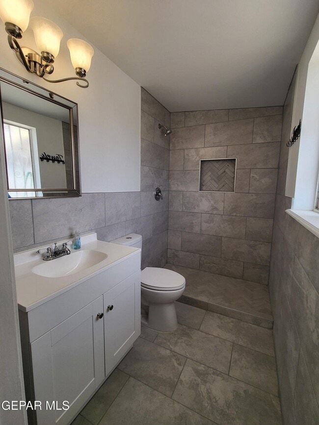 Building Photo - 302 Limonite Cir