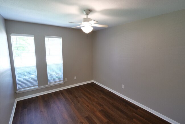 Building Photo - 915 Comstock Springs Dr