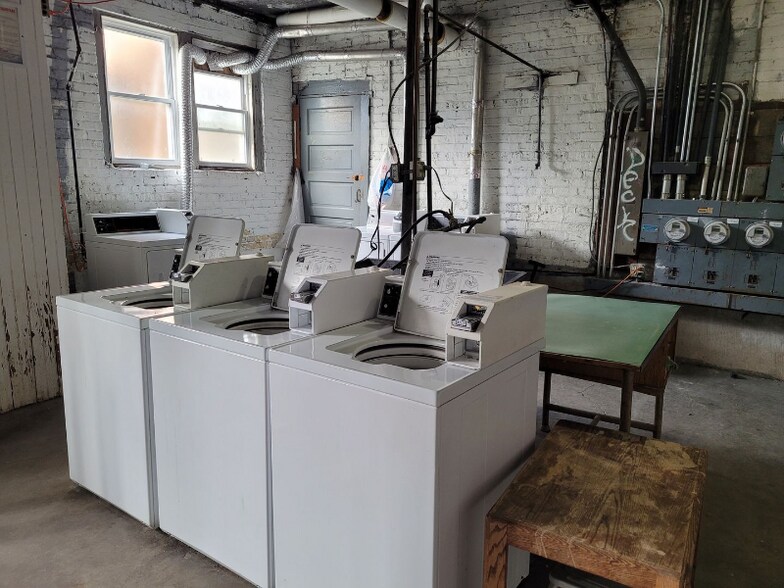 Building Photo - 4715 Belmont