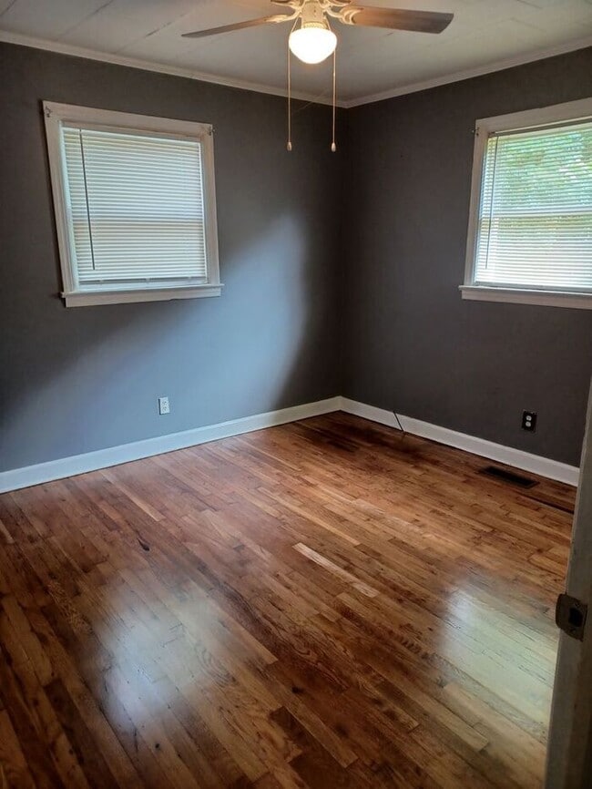 Building Photo - AVAILABLE 2BD/1BA Duplex in Granite Falls