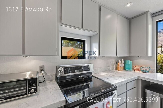 Building Photo - 1317 E Amado Rd