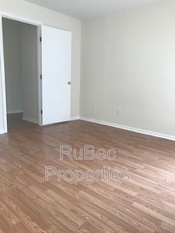 Building Photo - 9617 Vinca Cir