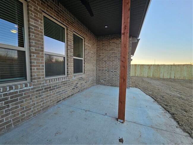 Building Photo - 1450 Sessile Oak Wy