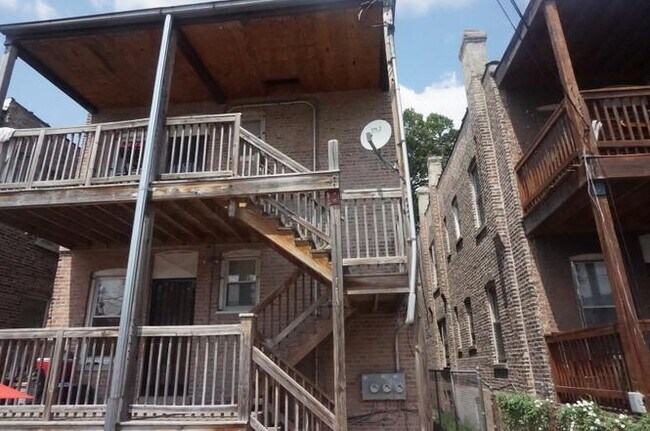 Building Photo - 4743 W Gladys Ave