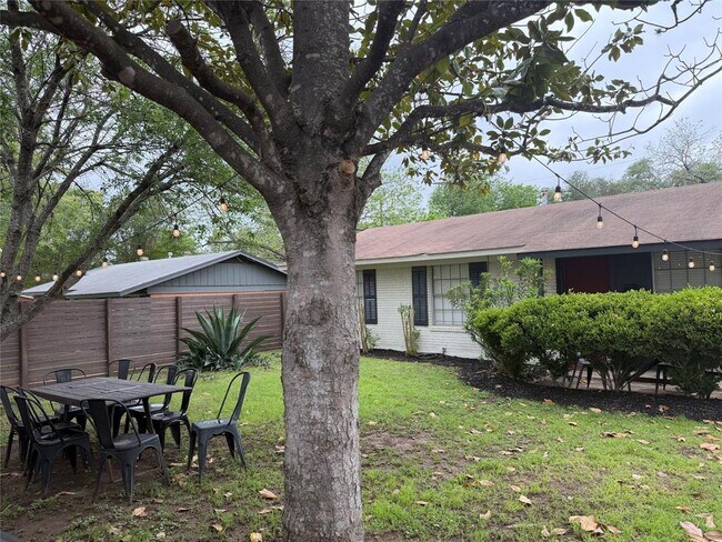 Building Photo - 4618 Englewood Dr