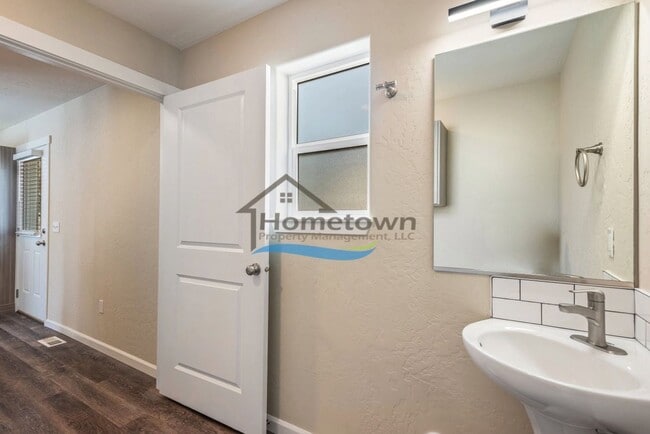 Building Photo - Beautiful 972 Square-Foot Custom Craftsman Home in Coeur d'Alene with 2 Bedrooms and 1.5 Bathrooms!